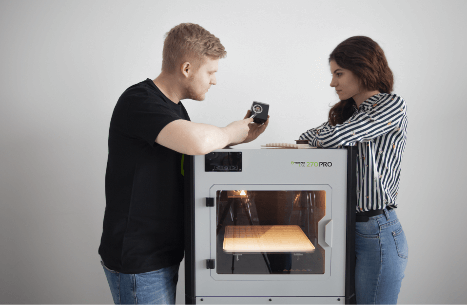 3d printer between people